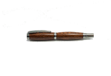 Load image into Gallery viewer, Sophisticated Fountain Pen